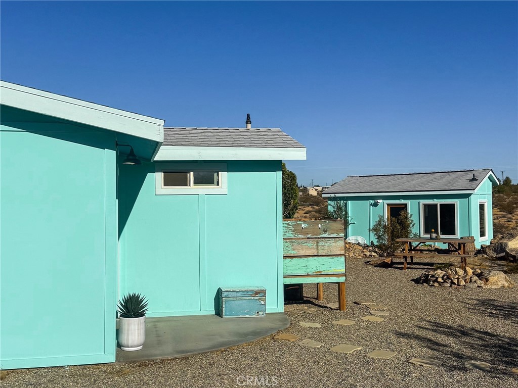 2432 Hilltop Property Photo 5