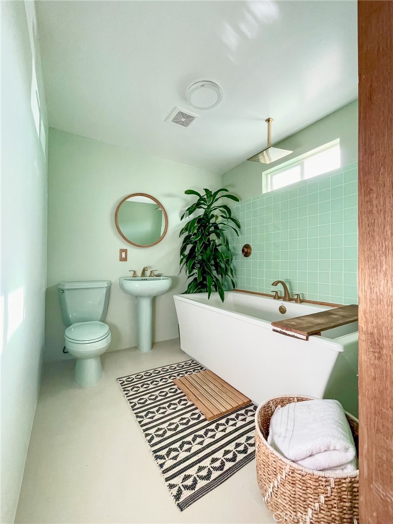 2432 Hilltop Property Photo 8