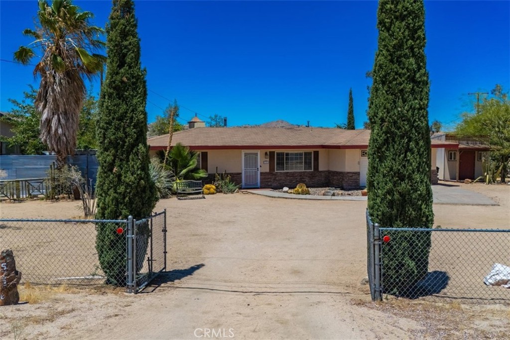 57556 Pueblo Trail Property Photo 2