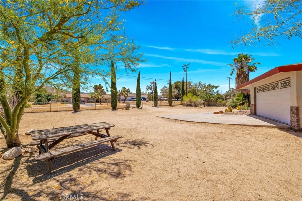 57556 Pueblo Trail Property Photo 7