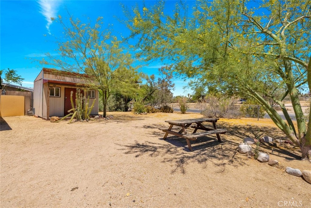 57556 Pueblo Trail Property Photo 9