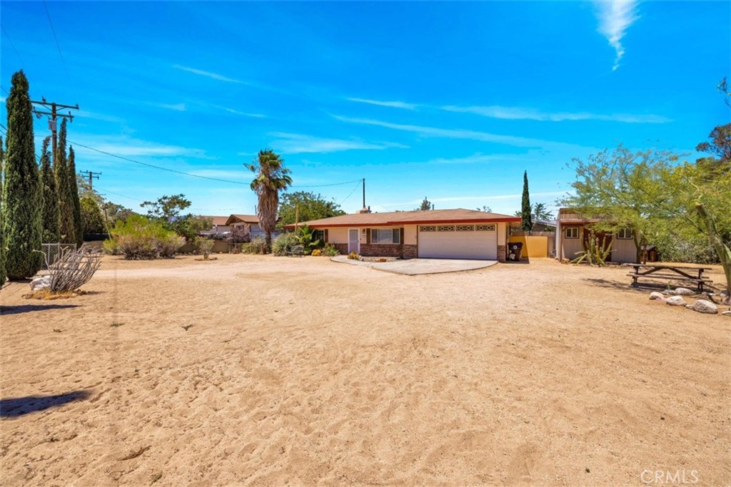57556 Pueblo Trail Property Photo 10