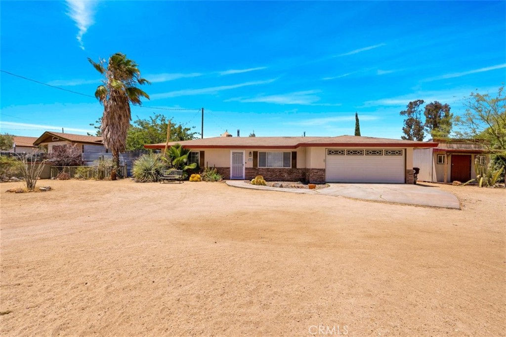 57556 Pueblo Trail Property Photo 11