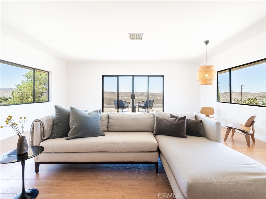 8708 Sage Property Photo 7