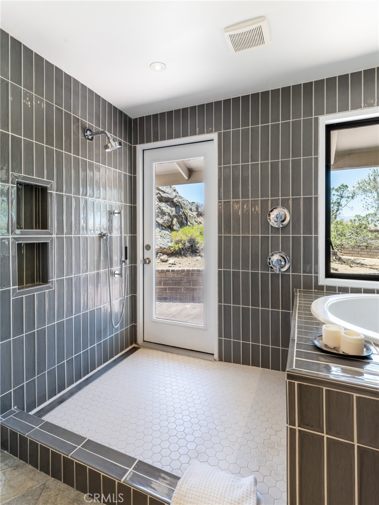 8708 Sage Property Photo 28
