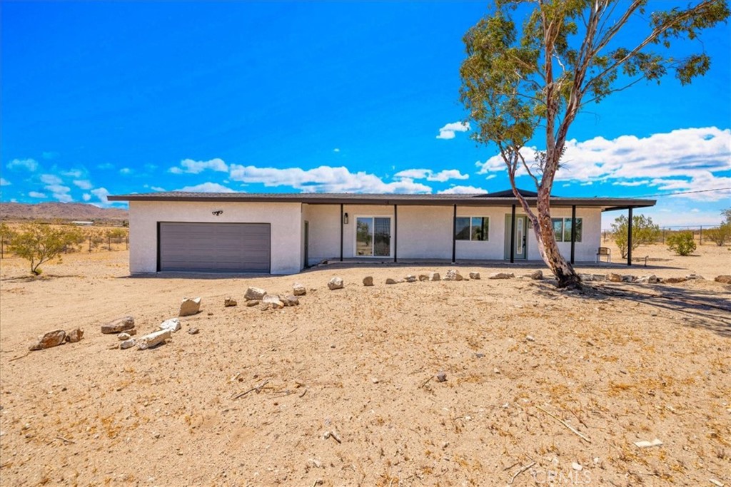 2670 N Sage Avenue Property Photo 6