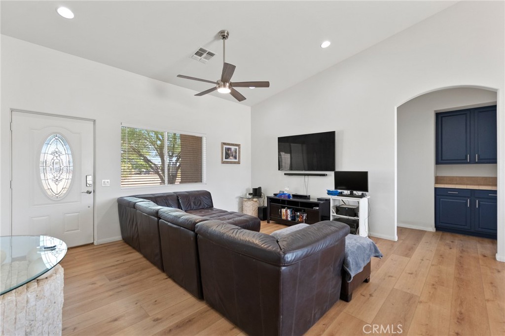 58333 Campanula Street Property Photo 6