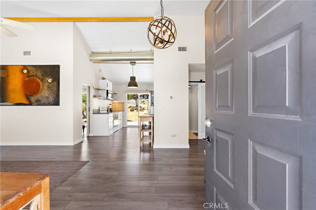 60229 La Mirada Trail Property Photo 6
