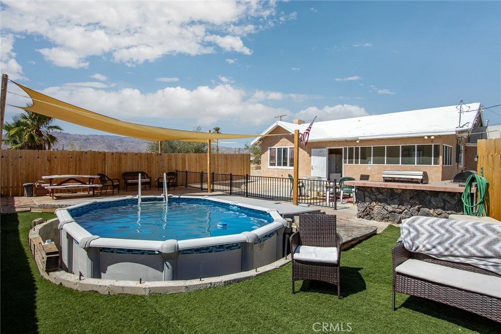 73292 Raymond Way Property Photo 1
