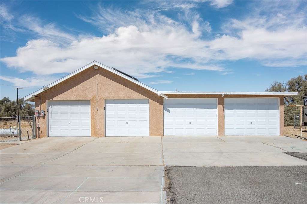 73292 Raymond Way Property Photo 5