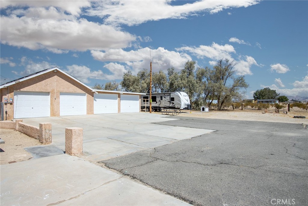 73292 Raymond Way Property Photo 6