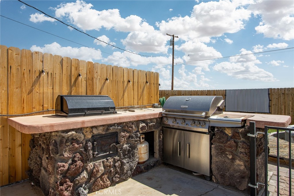 73292 Raymond Way Property Photo 7