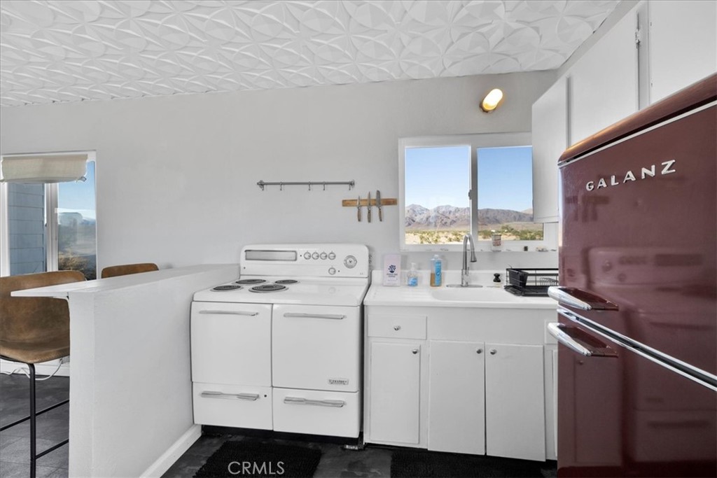 84753 Eddie Albert Property Photo 11