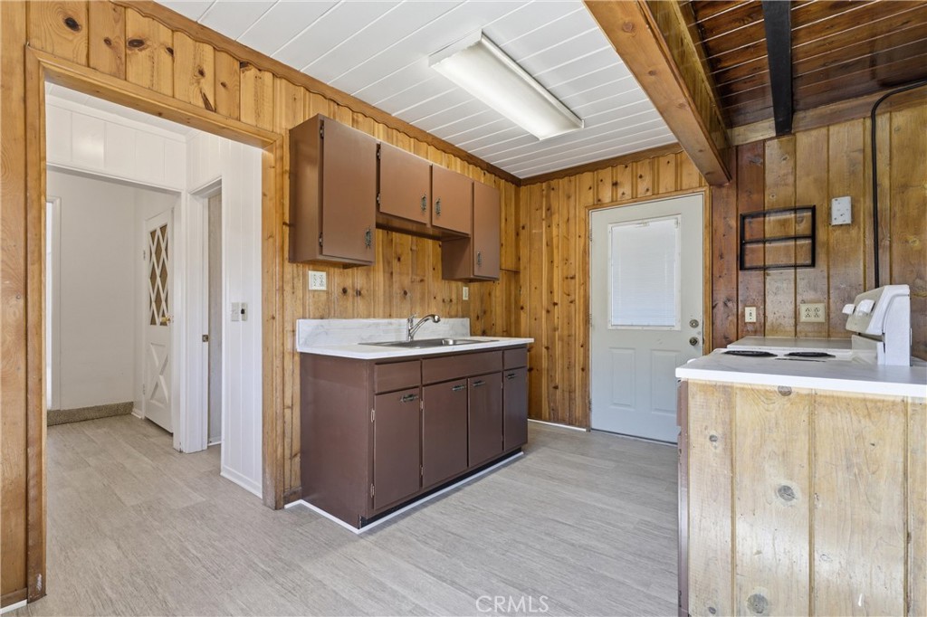 12515 Nearwood Road Property Photo 6