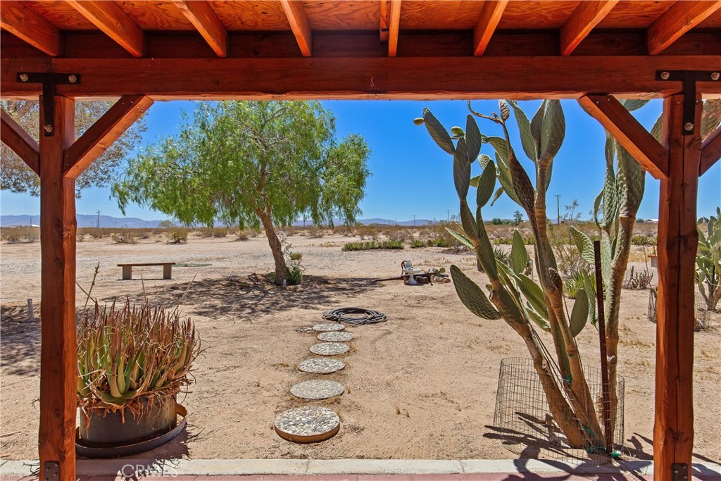 65330 Sand Trail Property Photo 5
