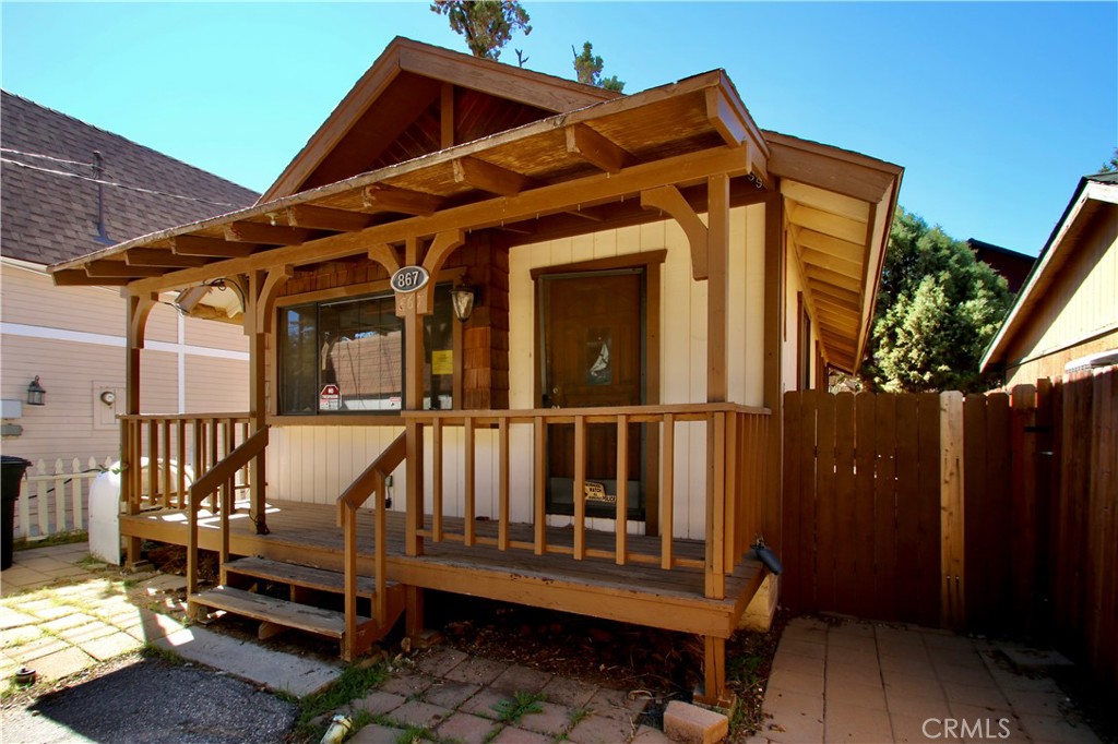 867 Ash Property Photo 1