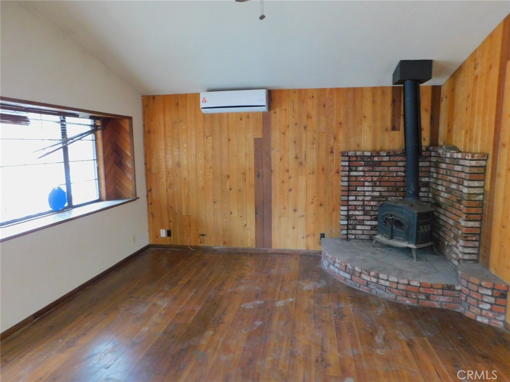 867 Ash Property Photo 4