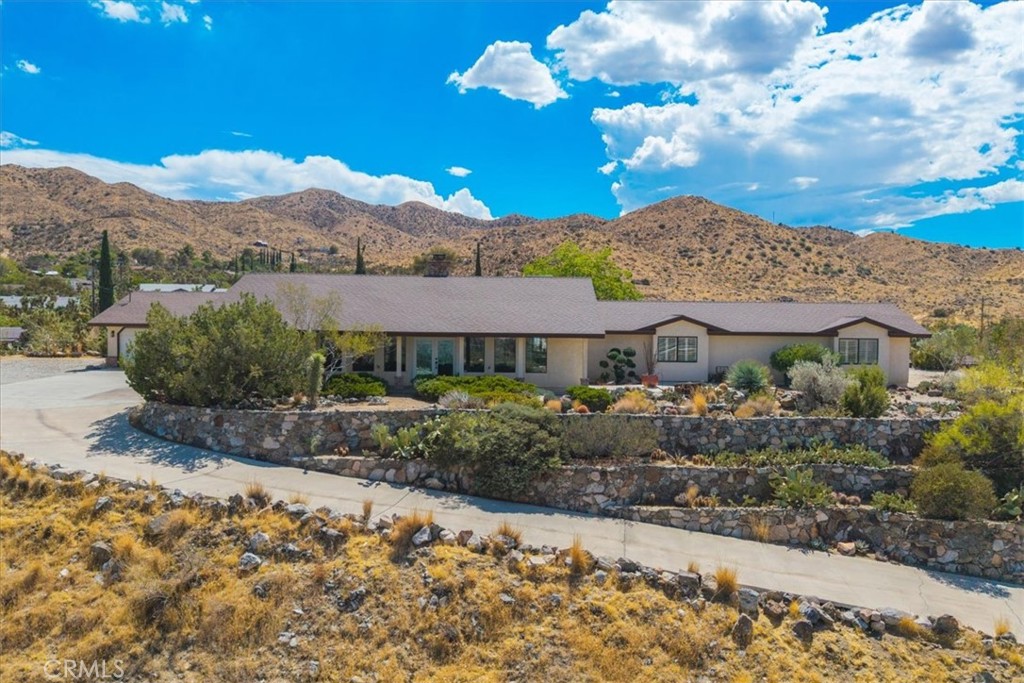 56583 Free Gold Drive Property Photo 1
