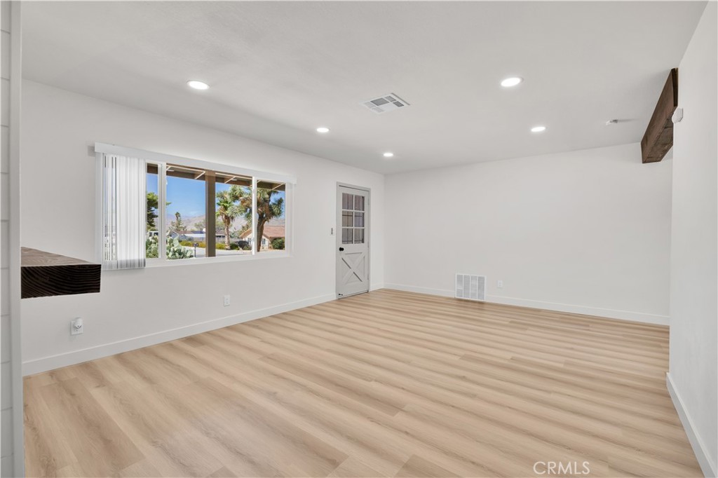 7623 Frontera Avenue Property Photo 8