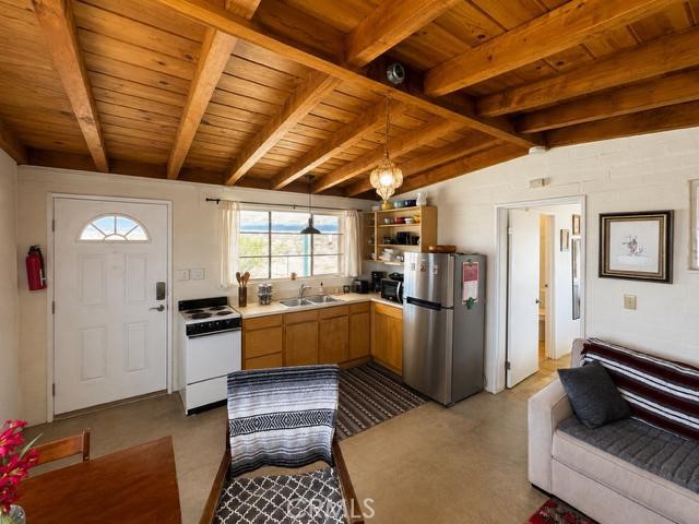 4260 Gayley Property Photo 6
