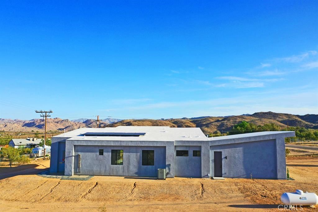 4853 Avenida Del Sol Property Photo 3