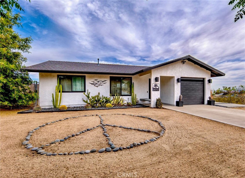 61910 Sunburst Circle Property Photo 1