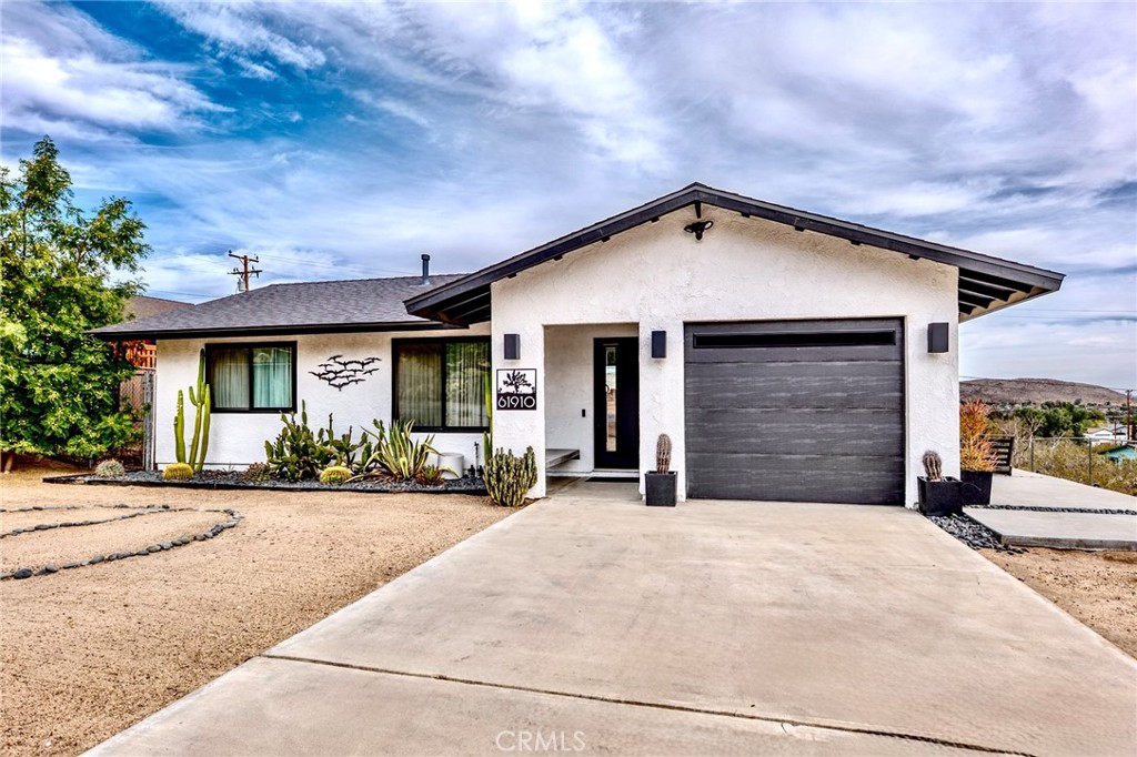 61910 Sunburst Circle Property Photo 2