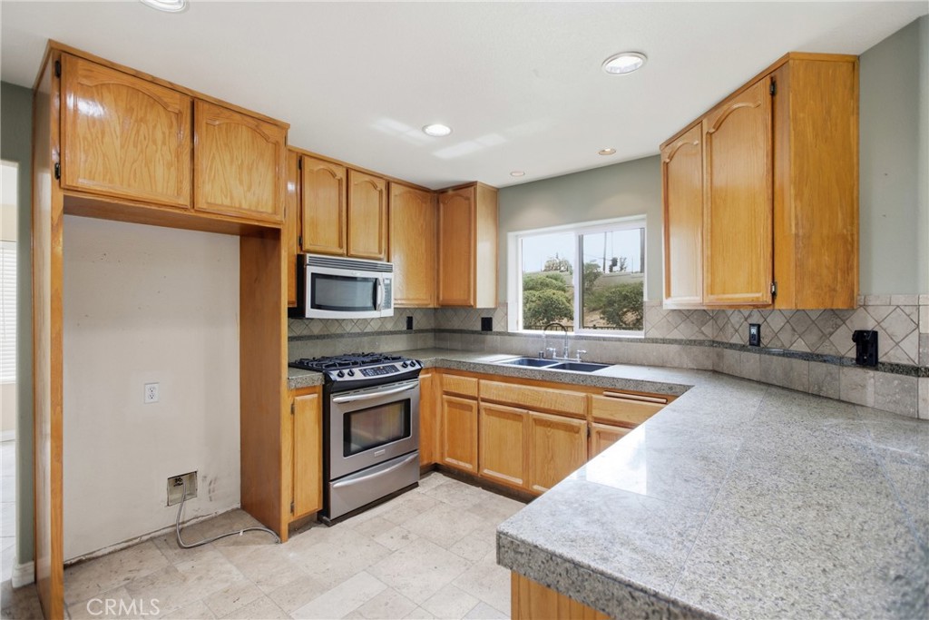40208 Corte Lorca Road Property Photo 10