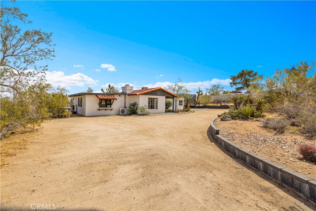 6685 Sunnyhill Road Property Photo 2