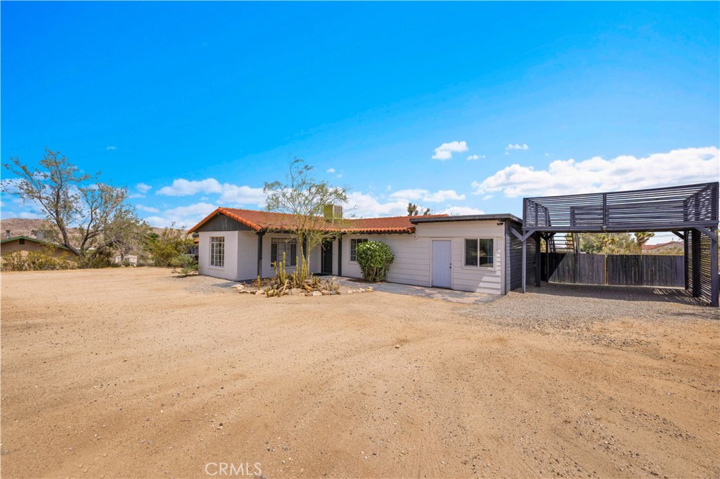 6685 Sunnyhill Road Property Photo 3