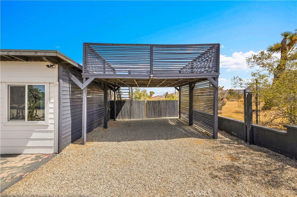6685 Sunnyhill Road Property Photo 4