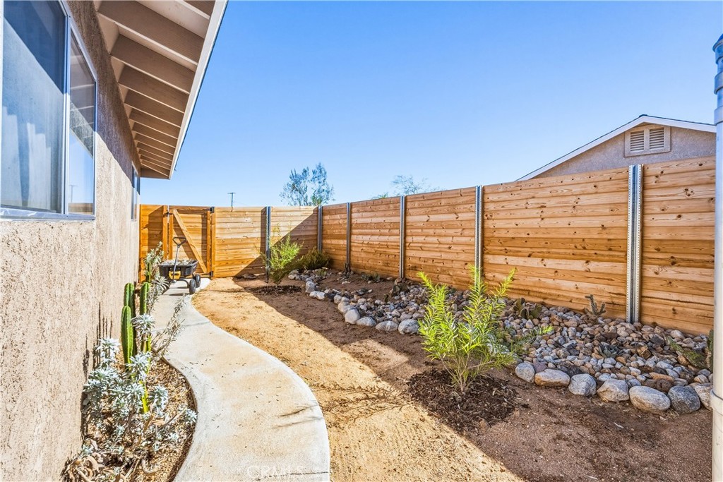 58271 Caliente Property Photo 34