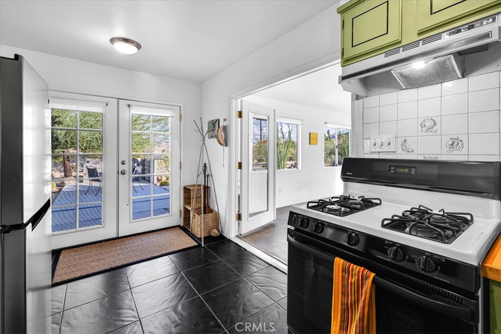 8178 Fleur Drive Property Photo 24