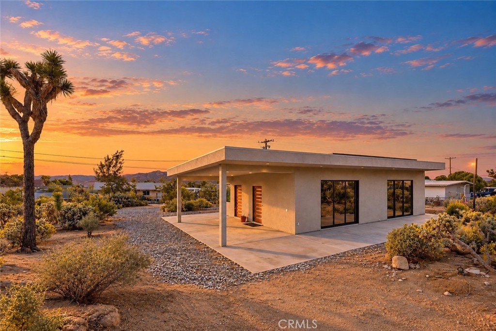 60194 La Mirada Trail Property Photo 1