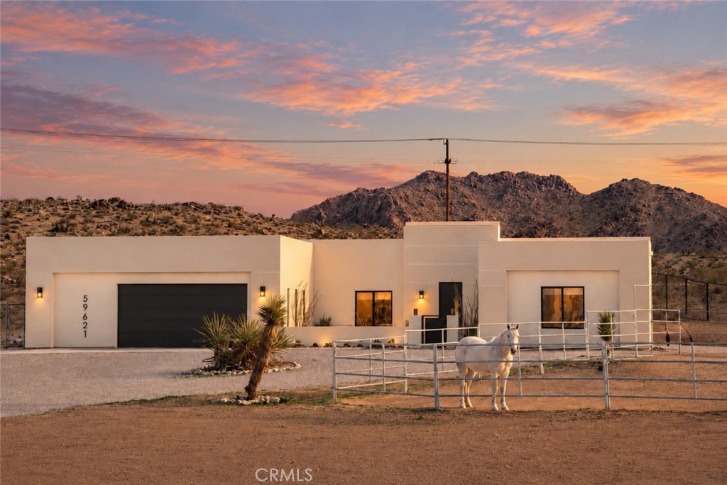 59621 Mesa Drive Property Photo 2