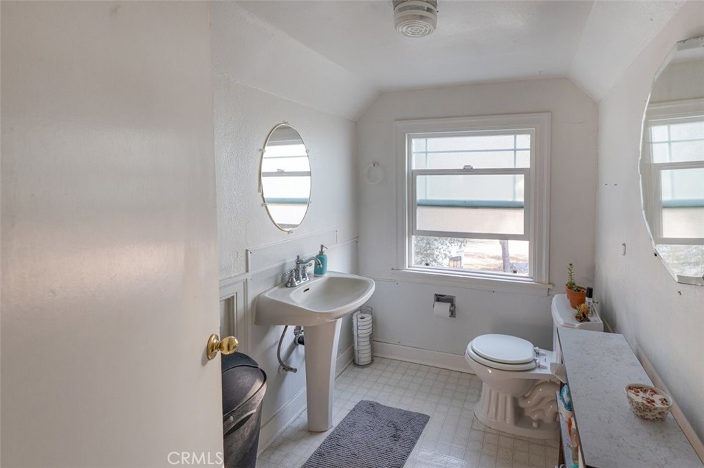 5860 Live Oak Drive Property Photo 16