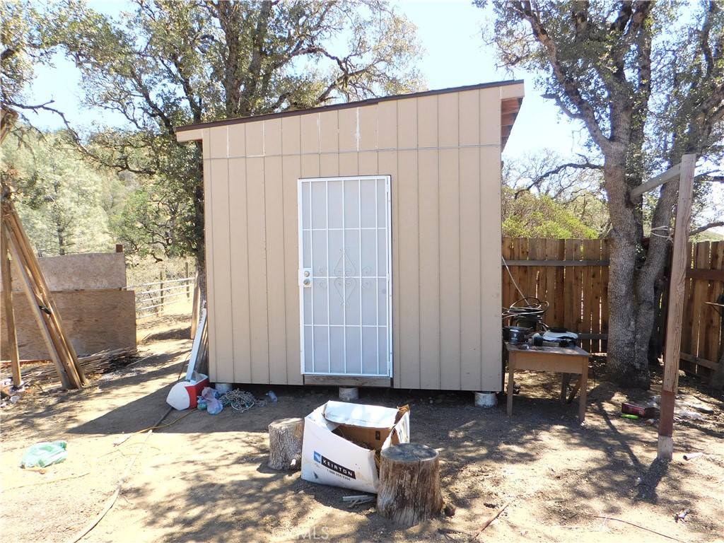 997 Watertrough Rd Property Photo 5