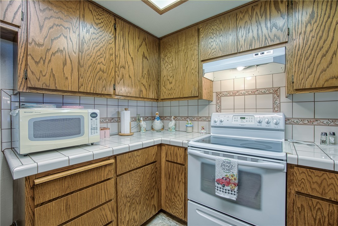 10 Royale Avenue 13a-2 Property Photo 8