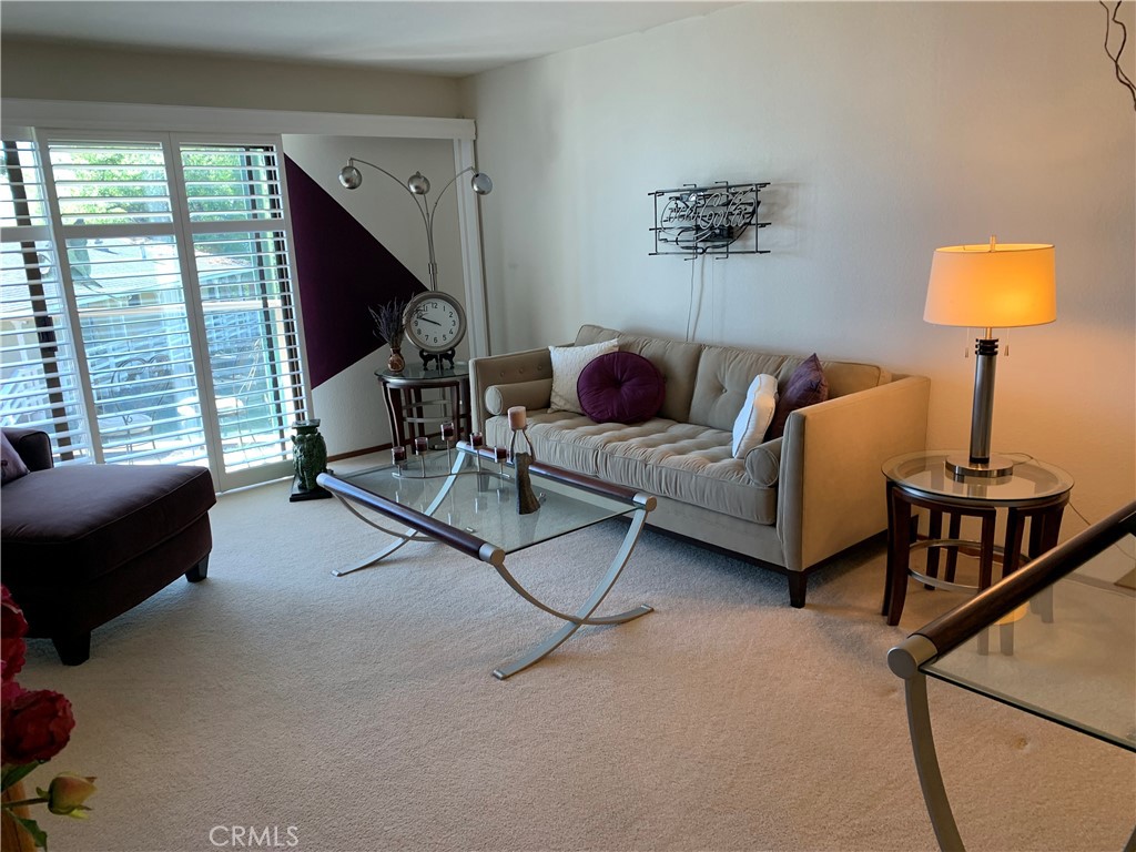 10 Royale Avenue 16 Property Photo 2