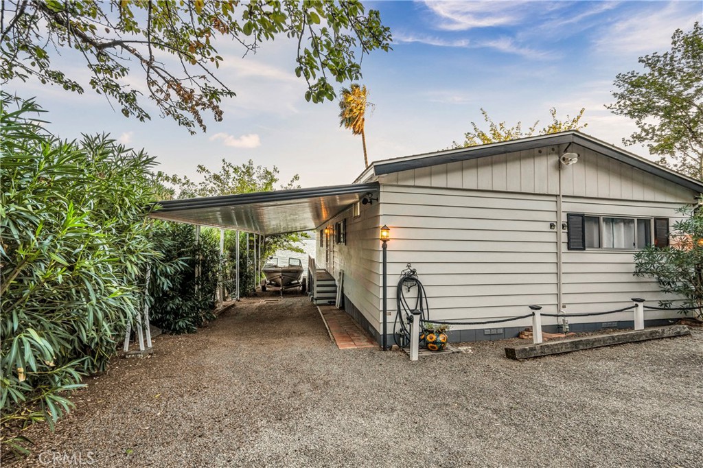 9859 Crestview Drive Property Photo 4