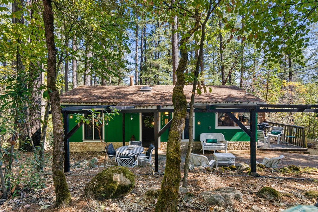 17040 Edgewood Way Property Photo 1