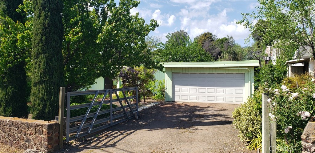 14002 Lakeshore Drive Property Photo 3