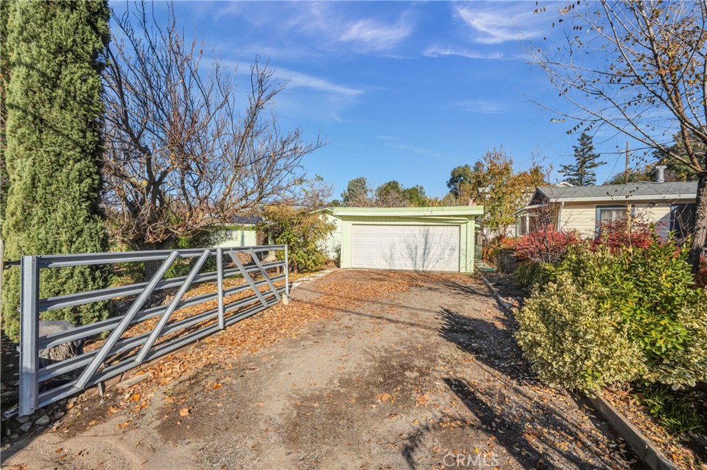 14002 Lakeshore Drive Property Photo 4