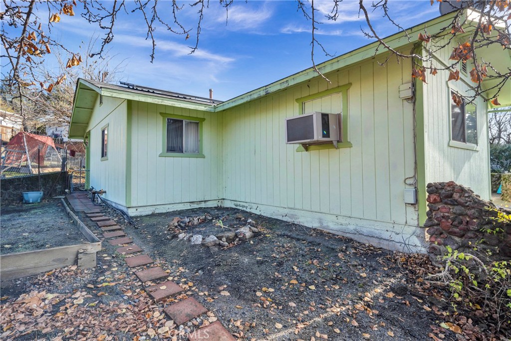 14002 Lakeshore Drive Property Photo 8