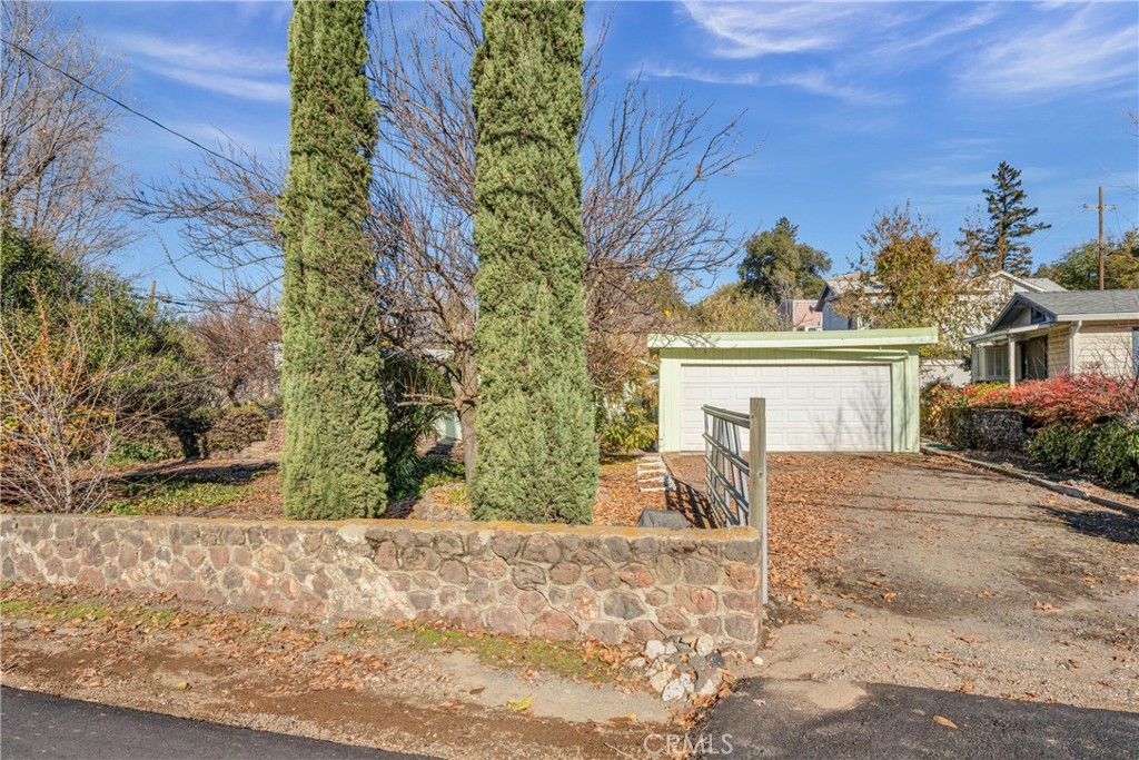 14002 Lakeshore Drive Property Photo 29