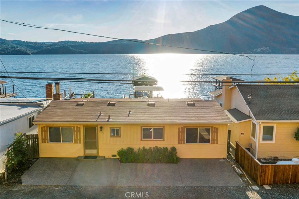 11391 Lakeshore Drive Property Photo 1