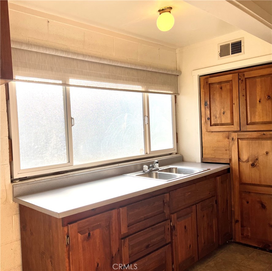 390 N Forbes Street Property Photo 8