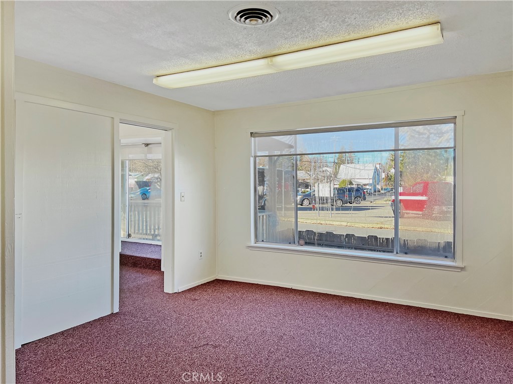 390 N Forbes Street Property Photo 9