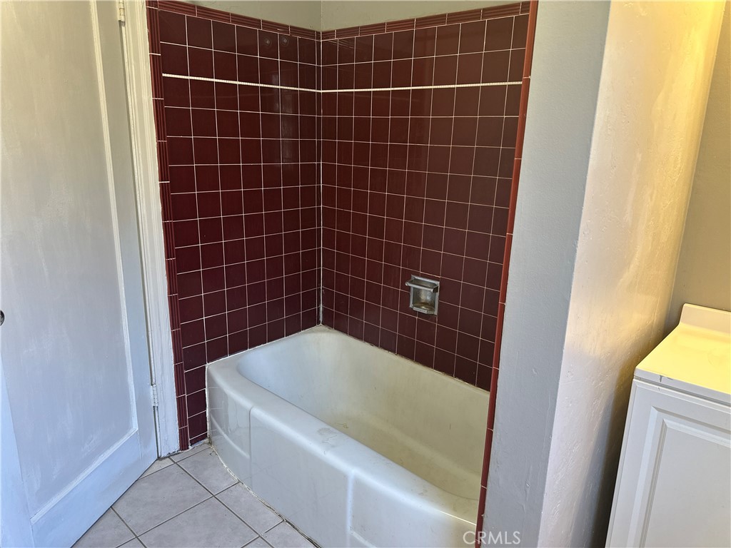 301 N High Street Property Photo 9