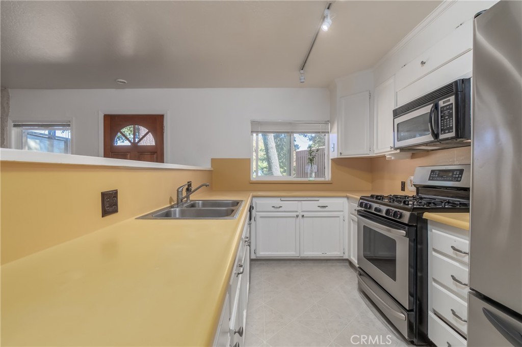 6545 Hohape Avenue Property Photo 14